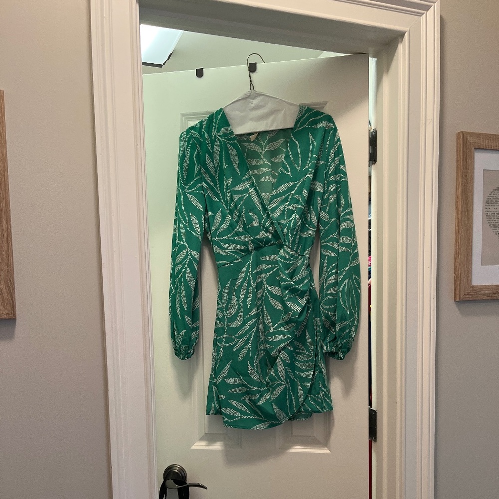 Green side cinched dress